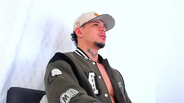 Snapshot of NoahhBrown chatting on 12, 10, 2025 NoahhBrown online show from 12, 10, 2025