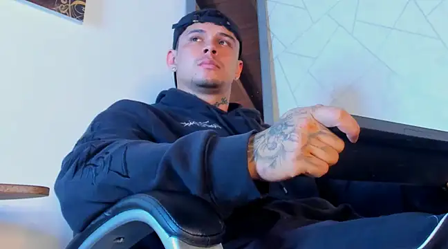 Snapshot of NoahhBrown chatting on 12, 3, 2025 NoahhBrown online show from 12, 3, 2025