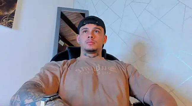 Snapshot of NoahhBrown chatting on 8, 3, 2025 NoahhBrown online show from 8, 3, 2025