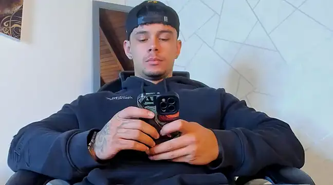 Snapshot of NoahhBrown chatting on 14, 3, 2025 NoahhBrown online show from 14, 3, 2025