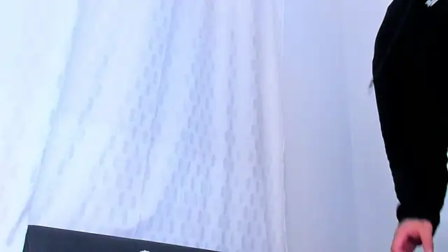 Snapshot of NoahhBrown chatting on 15, 10, 2025 NoahhBrown online show from 15, 10, 2025