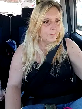 BecciDeluxe online show from 14, 5, 2026