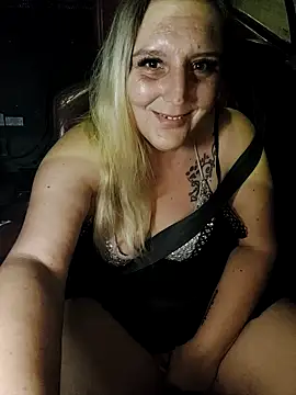 BecciDeluxe online show from 24, 9, 2025