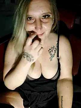 BecciDeluxe online show from 28, 11, 2025