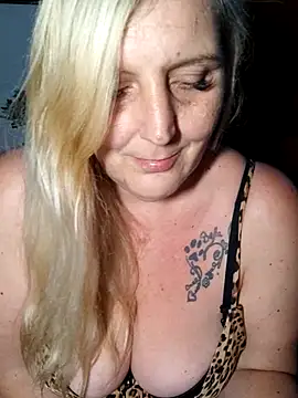 BecciDeluxe online show from 24, 5, 2026