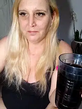 Snapshot of BecciDeluxe chatting on 15, 3, 2026 BecciDeluxe online show from 15, 3, 2026