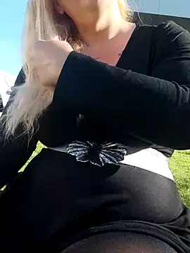 Snapshot of BecciDeluxe chatting on 24, 2, 2026 BecciDeluxe online show from 24, 2, 2026