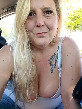 BecciDeluxe online show from 11, 5, 2026