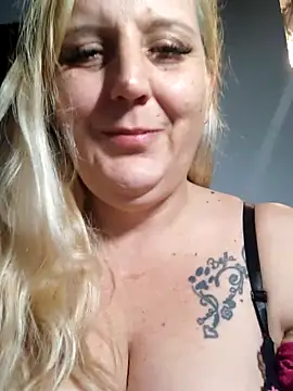 Snapshot of BecciDeluxe chatting on 18, 1, 2026 BecciDeluxe online show from 18, 1, 2026