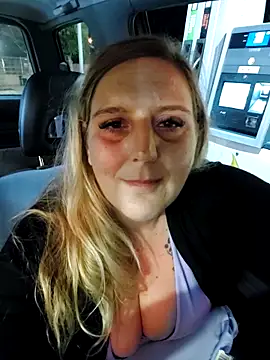 BecciDeluxe online show from 4, 10, 2025