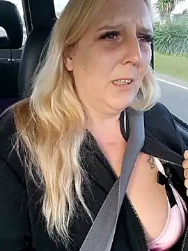 Snapshot of BecciDeluxe chatting on 12, 1, 2026 BecciDeluxe online show from 12, 1, 2026