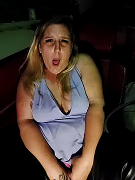 BecciDeluxe online show from 15, 11, 2025