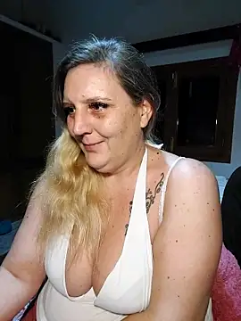 BecciDeluxe online show from 26, 11, 2025