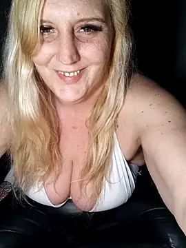 Snapshot of BecciDeluxe chatting on 7, 2, 2026 BecciDeluxe online show from 7, 2, 2026