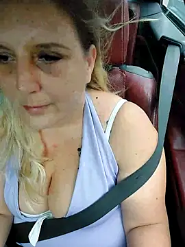 BecciDeluxe online show from 1, 10, 2025