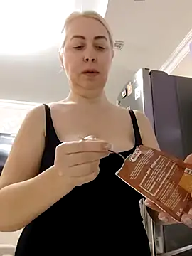 HotJanet online show from 2, 2, 2025