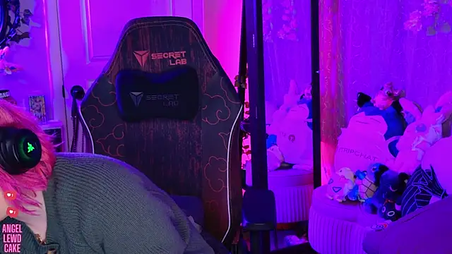 Angel-Lewd-Cake online show from 18, 5, 2026