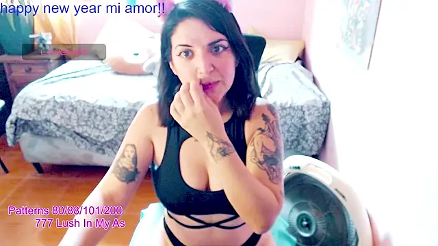 raquellov1 online show from 2, 1, 2025