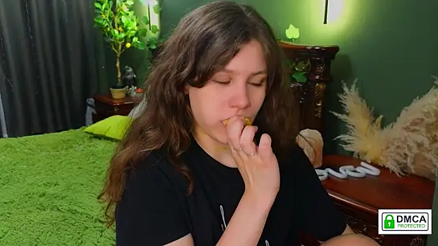 Charlotte wow online show from 4, 3, 2025