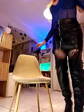 Luna Kitanna online show from 2, 2, 2025