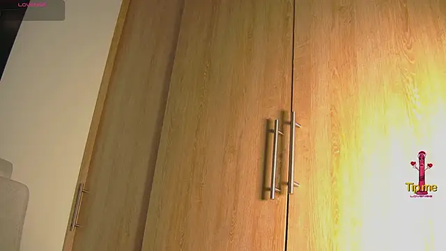 aidaadams online show from 8, 10, 2025