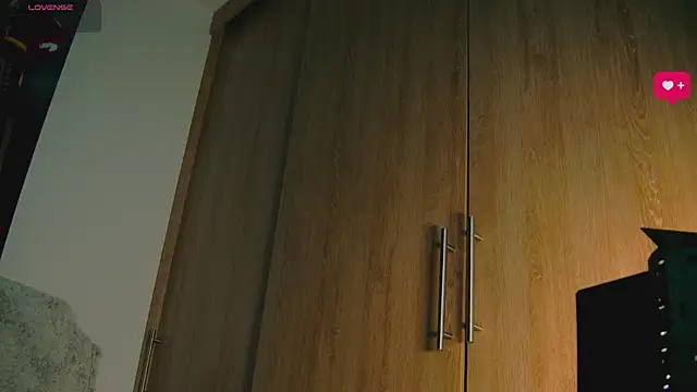 aidaadams online show from 10, 10, 2025