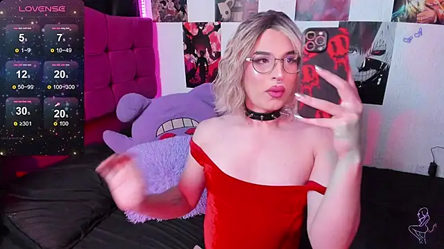 Snapshot of Violetx_moon chatting on 4, 2, 2026 Violetx moon online show from 4, 2, 2026