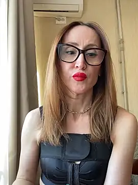 LauraDavis online show from 10, 4, 2026