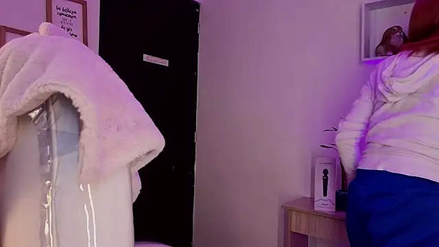 Tiarha online show from 12, 11, 2025