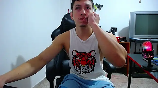 Snapshot of Iam_yourbabyprincess_XD chatting on 21, 10, 2025 Iam yourbabyprincess XD online show from 21, 10, 2025