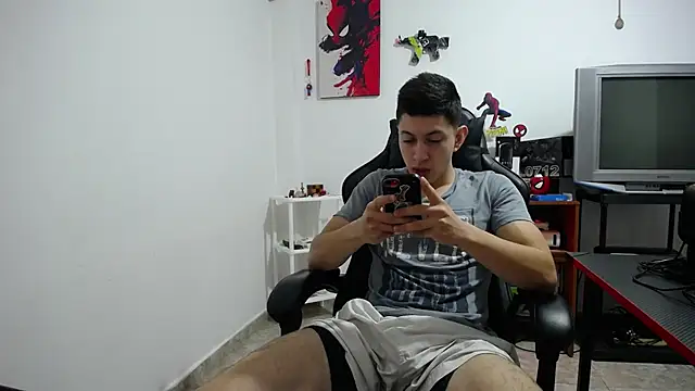 Snapshot of Iam_yourbabyprincess_XD chatting on 15, 12, 2025 Iam yourbabyprincess XD online show from 15, 12, 2025