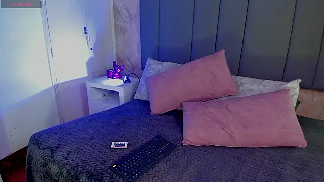 Snapshot of JulianaMiller chatting on 20, 2, 2026 JulianaMiller online show from 20, 2, 2026