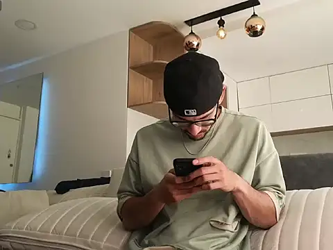 Snapshot of Phantom_Bigger1 chatting on 7, 1, 2026 Phantom Bigger1 online show from 7, 1, 2026