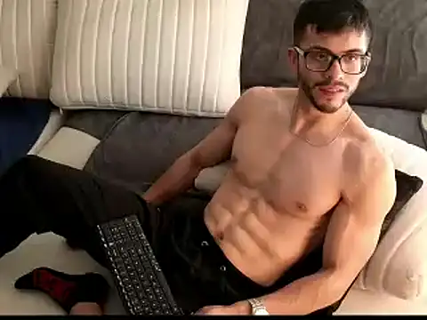 Snapshot of Phantom_Bigger1 chatting on 17, 12, 2025 Phantom Bigger1 online show from 17, 12, 2025