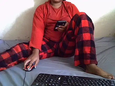 Snapshot of Crystal__Gee chatting on 18, 7, 2026 Crystal Gee online show from 18, 7, 2026