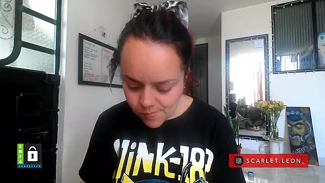 Snapshot of Scarletleon77 chatting on 19, 12, 2025 Scarletleon77 online show from 19, 12, 2025