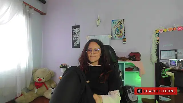 Scarletleon77 online show from 11, 3, 2025