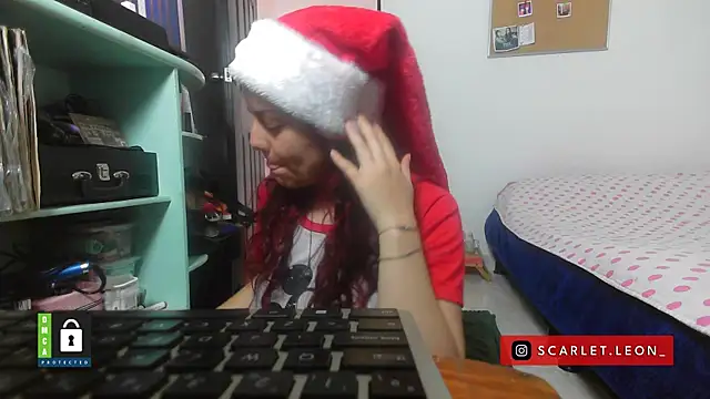 Snapshot of Scarletleon77 chatting on 16, 12, 2025 Scarletleon77 online show from 16, 12, 2025