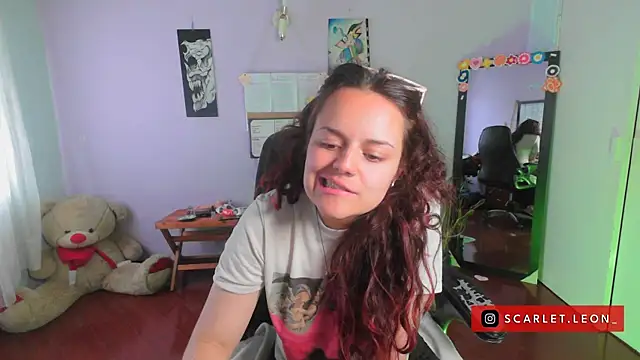 Scarletleon77 online show from 3, 3, 2025