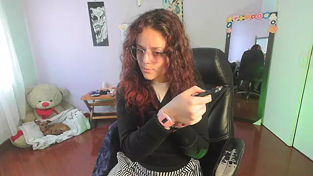 Scarletleon77 online show from 24, 2, 2025