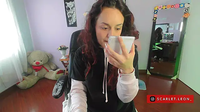 Scarletleon77 online show from 11, 3, 2025