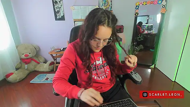 Scarletleon77 online show from 19, 2, 2025