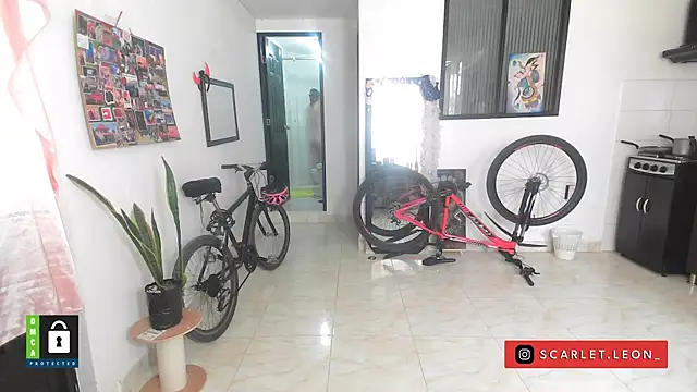 Scarletleon77 online show from 2, 10, 2025