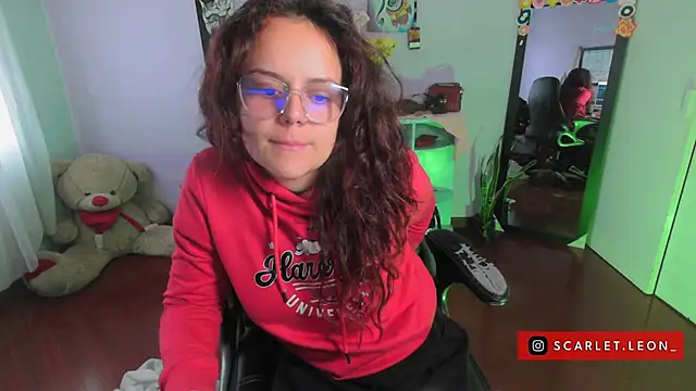 Scarletleon77 online show from 25, 2, 2025