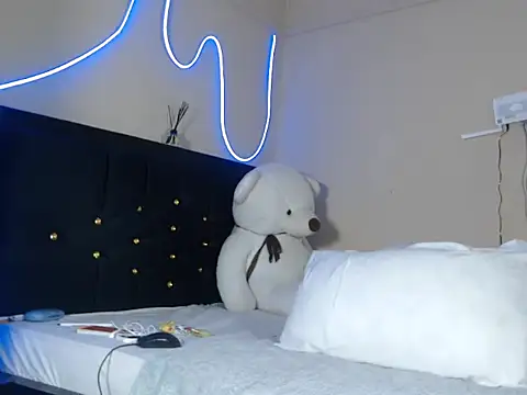 leslie bebby2 online show from 9, 9, 2025