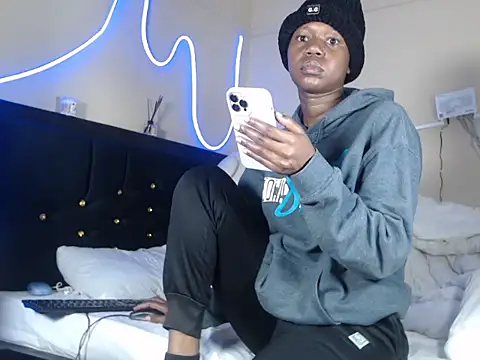 leslie bebby2 online show from 26, 9, 2025