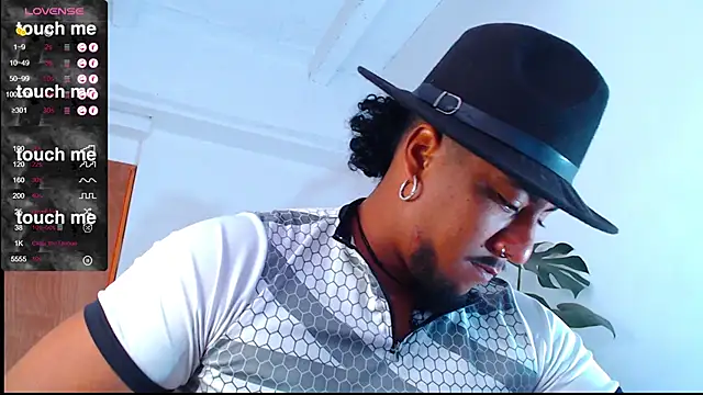 yosoy enzo2020 online show from 25, 2, 2025