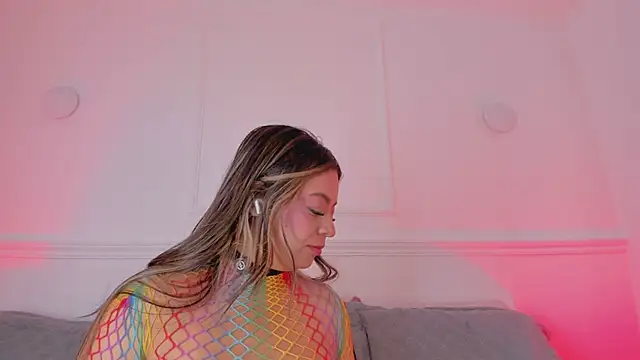 sarah-bonneth online show from 7, 4, 2026