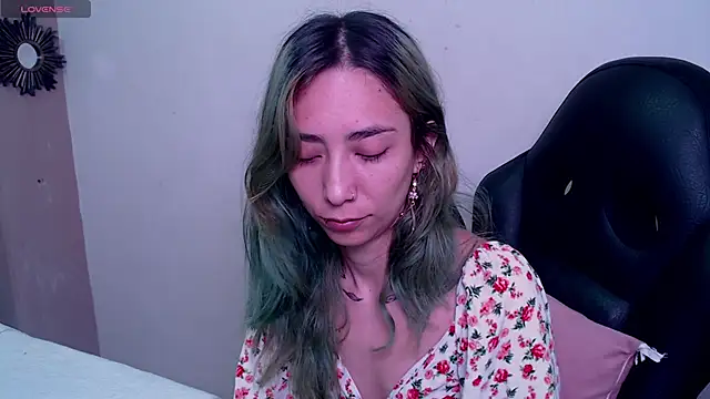 Erika Stevens online show from 17, 11, 2025