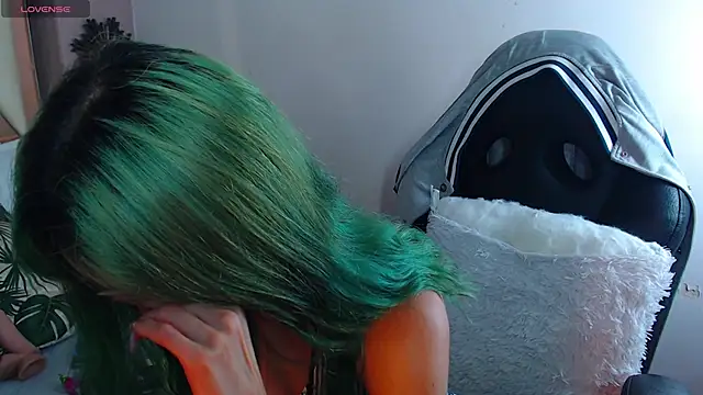 Erika Stevens online show from 5, 10, 2025